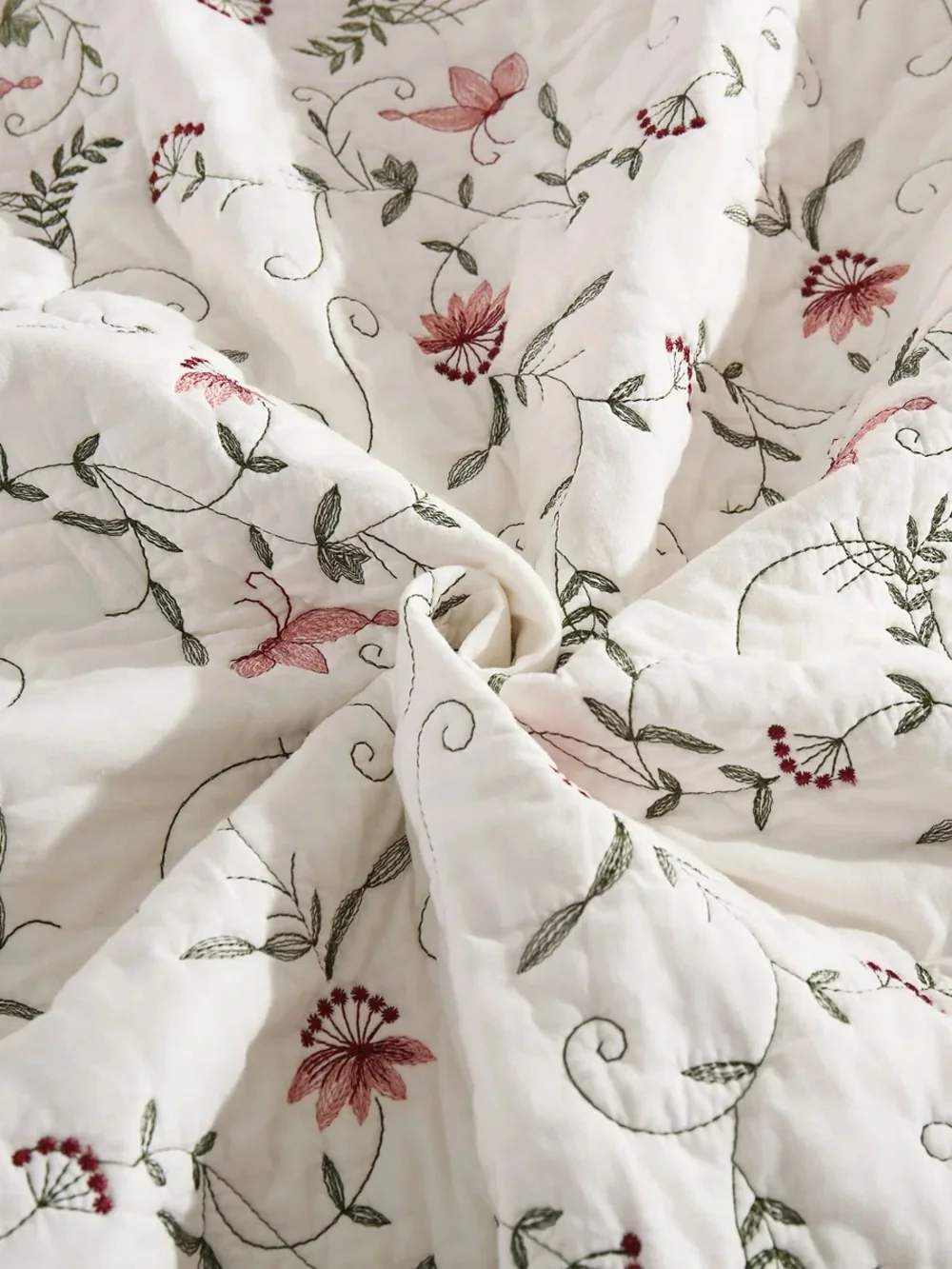 3 PIECE OVERSIZED 100% COTTON EMBROIDERED FLORAL QUILT BEDSPREAD